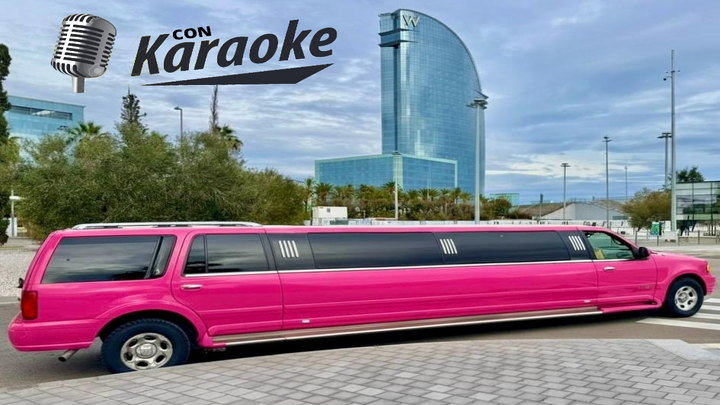 Limusina Navigator Hummer Rosa alargada, ideal para grupos de hasta 12 personas en Barcelona