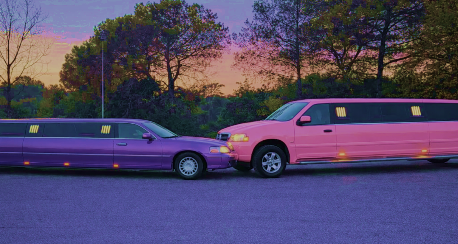 Limusinas baratas en Barcelona Hummer rosa y Lincoln Lila alquiler al mejor precio