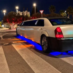 Alquiler de limusina Chrysler blanca en Barcelona