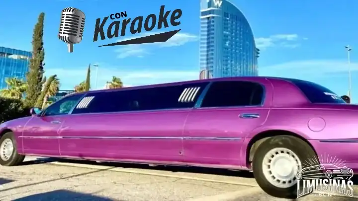 Limusina Lincoln rosa de 8 plazas disponible para alquiler en Barcelona para cumpleaños, bodas y eventos especiales.
