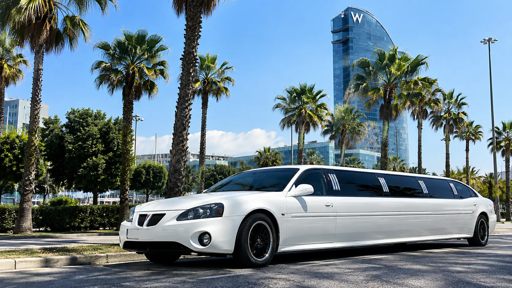 limusina-pontiac-blanca-barcelona-3 Limusina Pontiac blanca para 8 personas en Barcelona